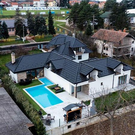 City Escape Luxury Villa Zuce Eksteriør bilde