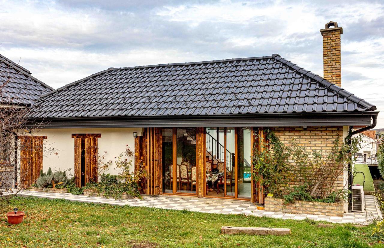 City Escape Luxury Villa Zuce Eksteriør bilde