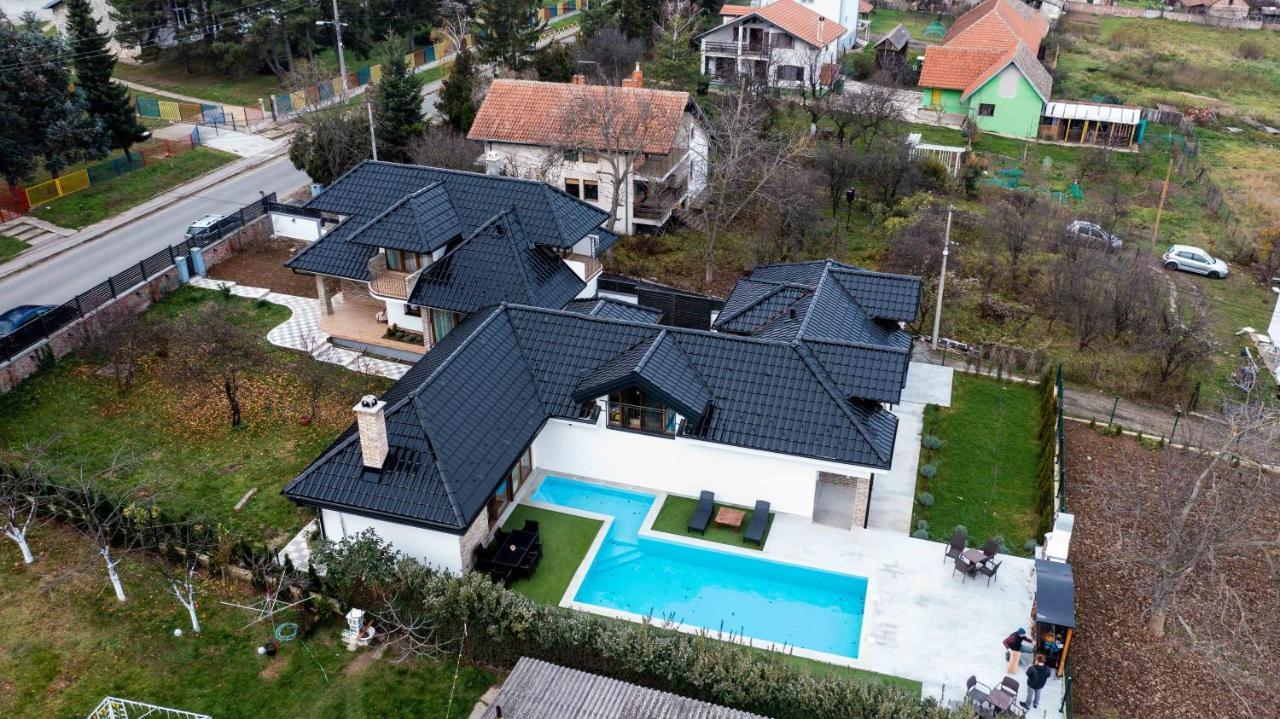 City Escape Luxury Villa Zuce Eksteriør bilde