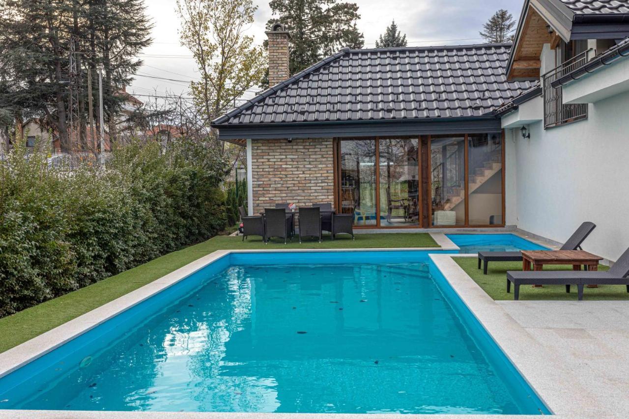 City Escape Luxury Villa Zuce Eksteriør bilde