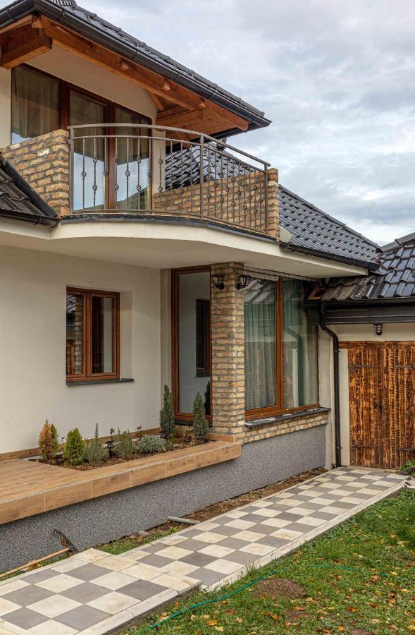 City Escape Luxury Villa Zuce Eksteriør bilde