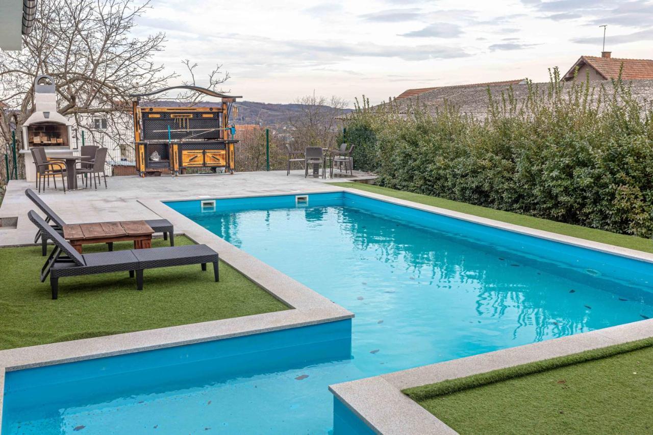 City Escape Luxury Villa Zuce Eksteriør bilde