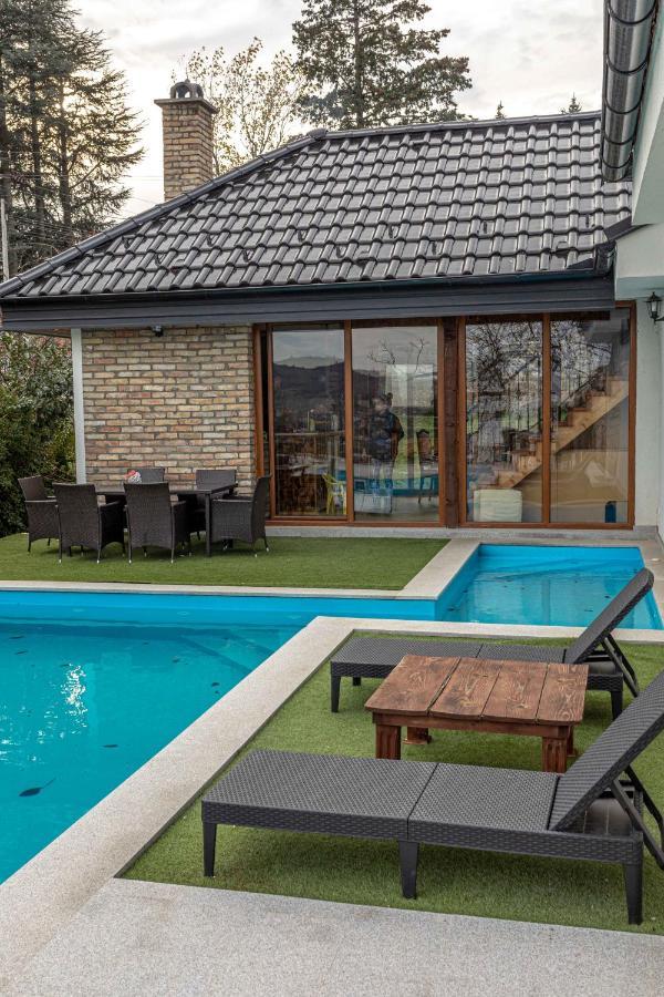 City Escape Luxury Villa Zuce Eksteriør bilde