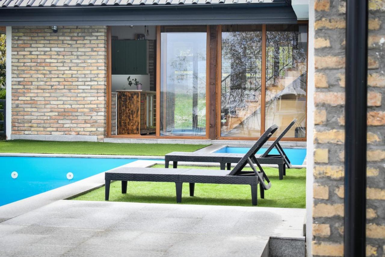 City Escape Luxury Villa Zuce Eksteriør bilde