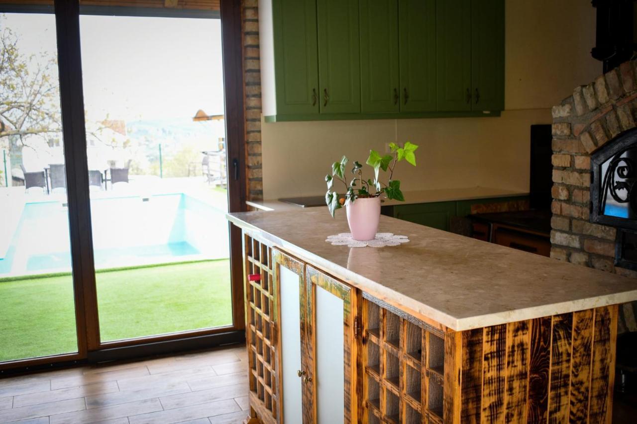 City Escape Luxury Villa Zuce Eksteriør bilde